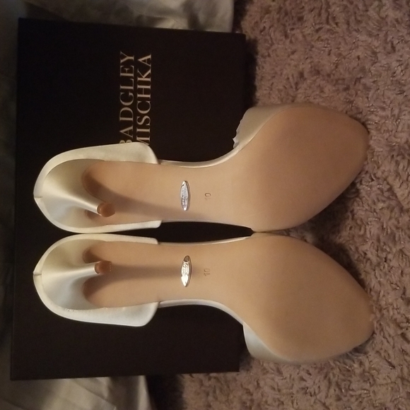 Badgley Mischka Salsa Ivory Satin D'orsay Pumps - Picture 4 of 9